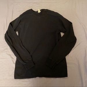 Basic long sleeved black tee